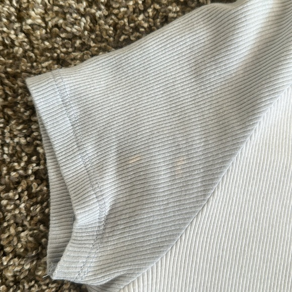 Brandy Melville Angel Cropped Baby Tee - Picture 3 of 4